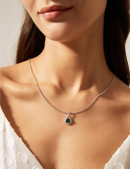 Elegant Round-Cut Emerald Pendant – Vibrant Green Gemstone Necklace