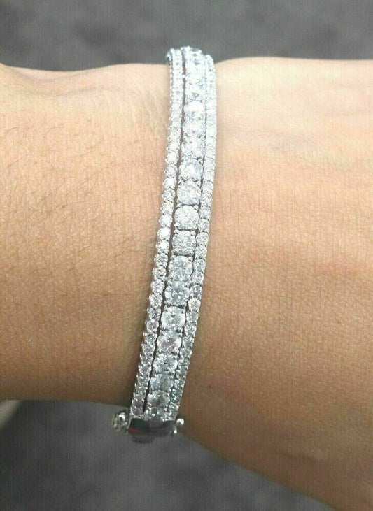 Round Cut White Diamond Bangle Bracelet – Timeless Elegance