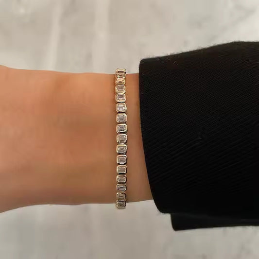 "Luxury Emerald Cut Bezel Setting Tennis Bracelet β Perfect for Any Occasion"
