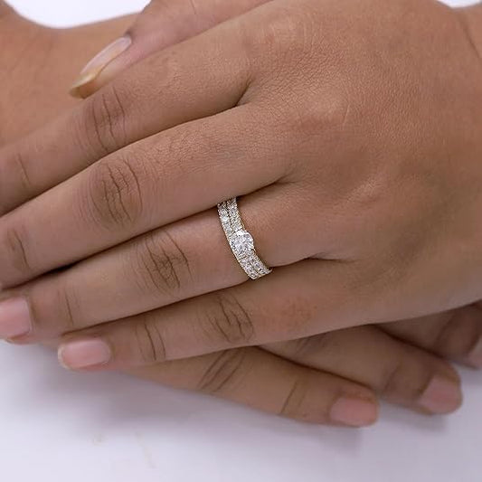 Luxurious Round-Cut Diamond Wedding Ring Set