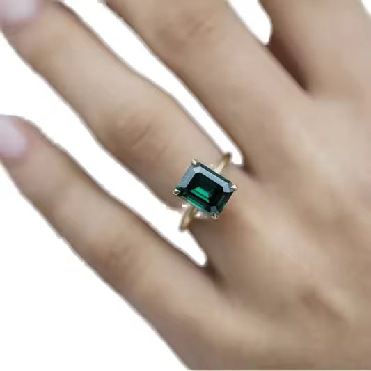 Captivating Green Emerald Ring with Emerald Cut Brilliance