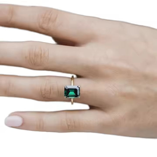 Captivating Green Emerald Ring with Emerald Cut Brilliance
