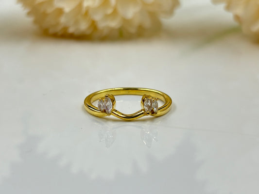 Beautiful Women's Engagement Ring Featuring Marquise Cut Diamond