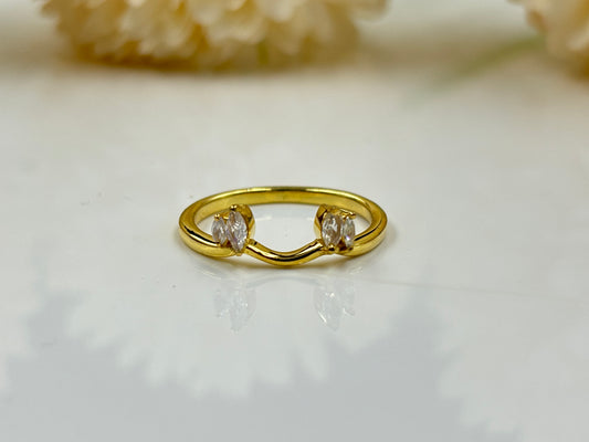 Beautiful Women's Engagement Ring Featuring Marquise Cut Diamond