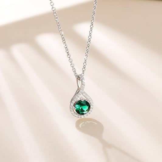 Elegant Round-Cut Emerald Pendant – Vibrant Green Gemstone Necklace