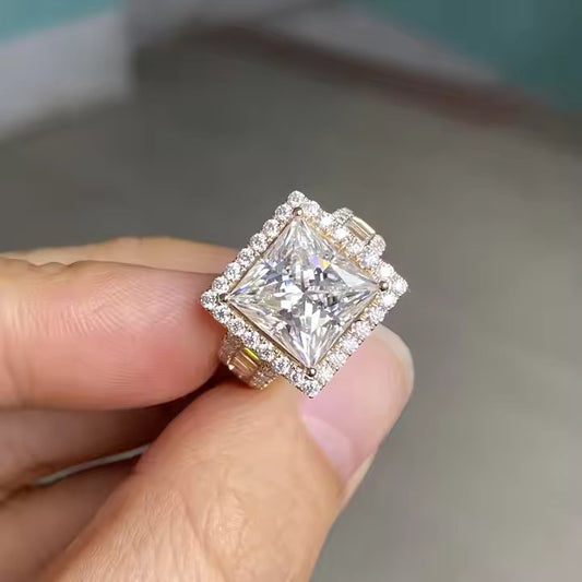 Elegant Princess-Cut Diamond Ring for Women – Modern and Refined