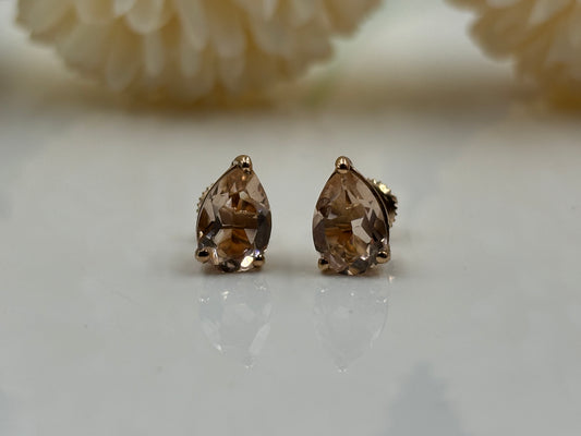 Elegant Pear-Cut Peach Morganite Stud Earrings in Rose Gold Plating – Perfect for a Touch of Romantic Glamour