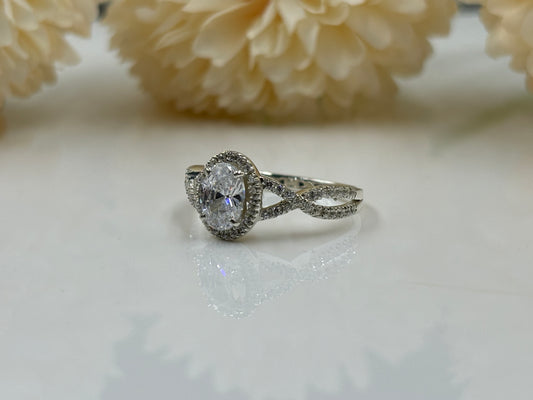 Stunning Oval Cut Diamond Engagement Ring in White Gold