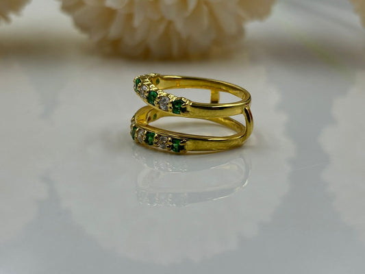 Stunning Green Emerald Wrap Ring in Yellow Gold – A Perfect Fusion of Beauty and Elegance